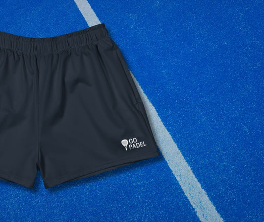 Short bleu marine GO PADEL logo blanc, coupe sport unisexe confortable, look assorti t-shirt et casquette, style padel complet